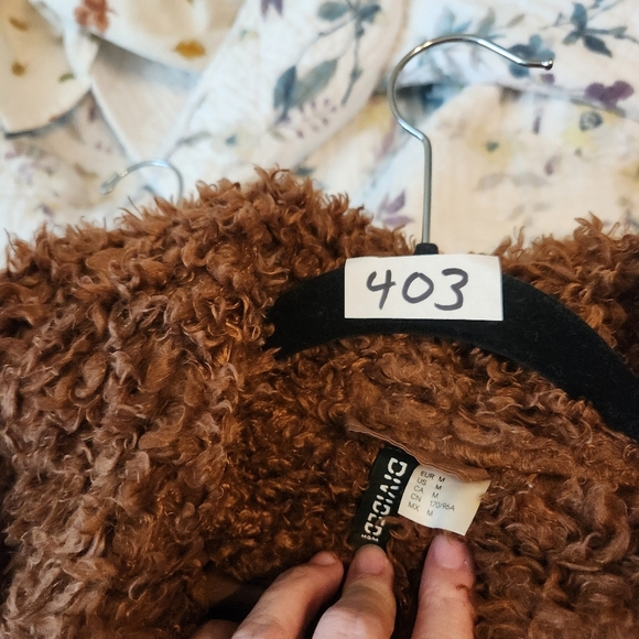 H & M Divided Cozy Brown Faux Fur Jacket Size M. Teddy Coat - Picture 5 of 5